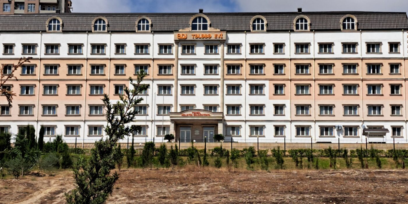Bakü Devlet Üniversitesi kampüs görseli